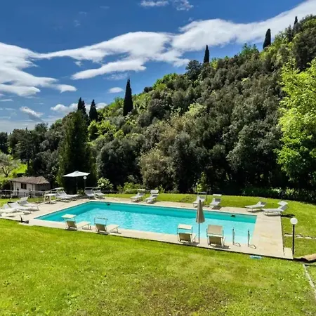 Charming In Loro Ciuffenna, 110 M² With Shared Pool. アパート *