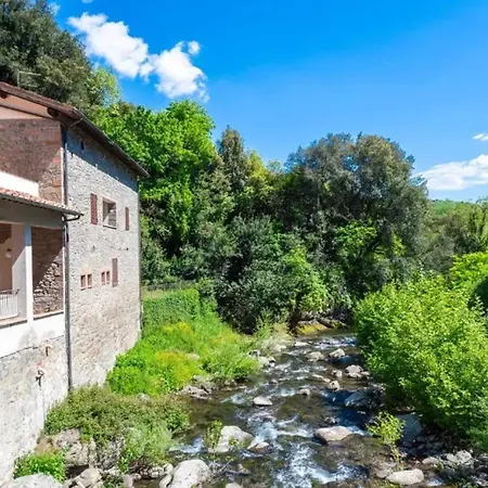 アパート Charming In Loro Ciuffenna, 110 M² With Shared Pool. *
