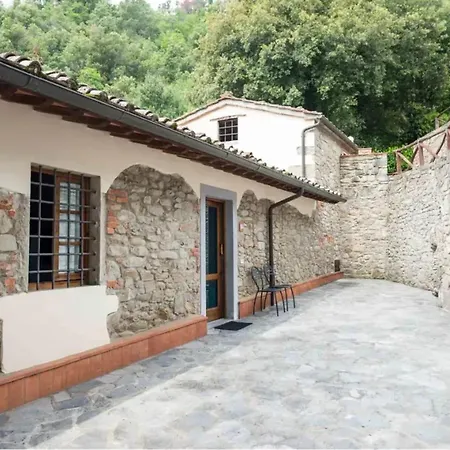 アパート Charming In Loro Ciuffenna, 110 M² With Shared Pool.