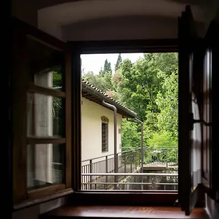 Charming In Loro Ciuffenna, 110 M² With Shared Pool. アパート *