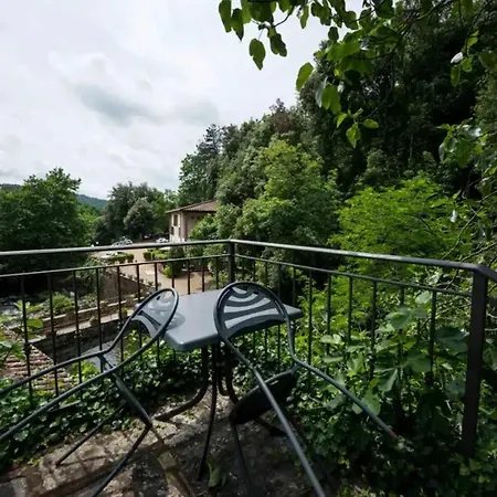 Charming In Loro Ciuffenna, 110 M² With Shared Pool. ローロ・チュッフェンナ