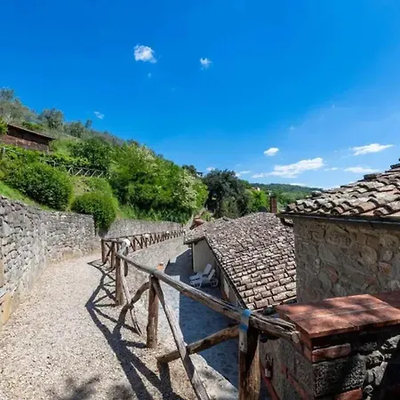 Charming In Loro Ciuffenna, 110 M² With Shared Pool. アパート *