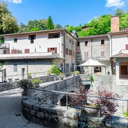 アパート Charming In Loro Ciuffenna, 110 M² With Shared Pool. *