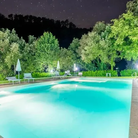 アパート Charming In Loro Ciuffenna, 110 M² With Shared Pool.